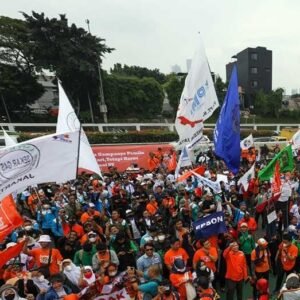 Harga Beras Terus Meroket, Ratusan Buruh Demo