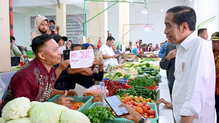 Kunjungi Pasar Merdeka, Presiden Sebut Kondisi Harga Kebutuhan Pokok Terkendali Baik