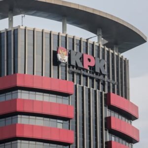 KPK gelar operasi tangkap tangan (OTT) di Maluku Utara, kegiatan OTT itu digelar terkait kasus dugaan korupsi jual-beli jabatan hingga pengadaan barang dan jasa.