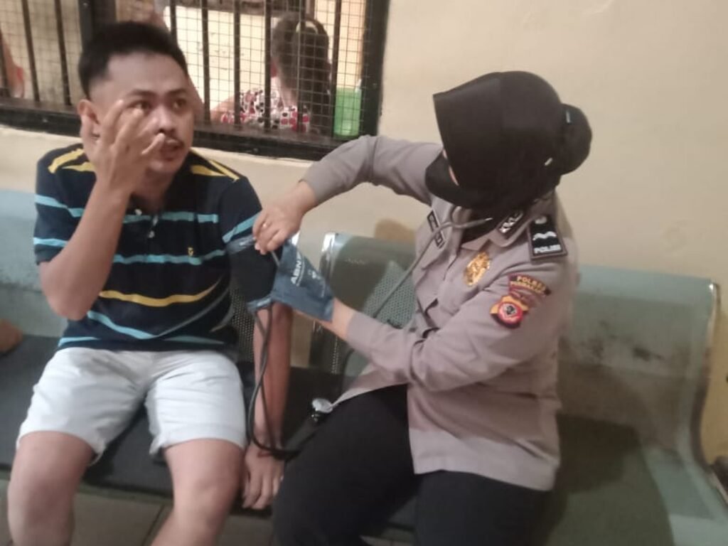 Polres Purwakarta Lakukan Pengecekan Kesehatan Para Penghuni Rutan