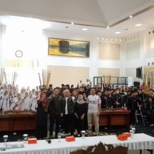 Kunjungan Pelajar SMPN 3 Purwakarta ke Gedung Dewan