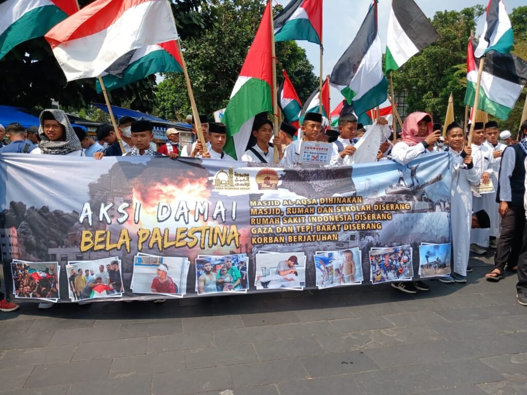 Kutuk Serangan Zionis, Ribuan Umat Islam Di Tasikmalaya Gelar Aksi Damai