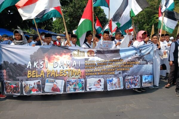 Kutuk Serangan Zionis, Ribuan Umat Islam Di Tasikmalaya Gelar Aksi Damai