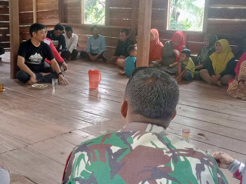 Camat Cipatat Kunjungi Kampung Terpencil di Desa Ciptaharja