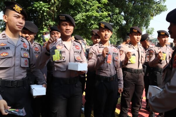 Kapolres Purwakarta Berikan Vitamin Tambahan Personel Petugas Operasi Pamong Purwa