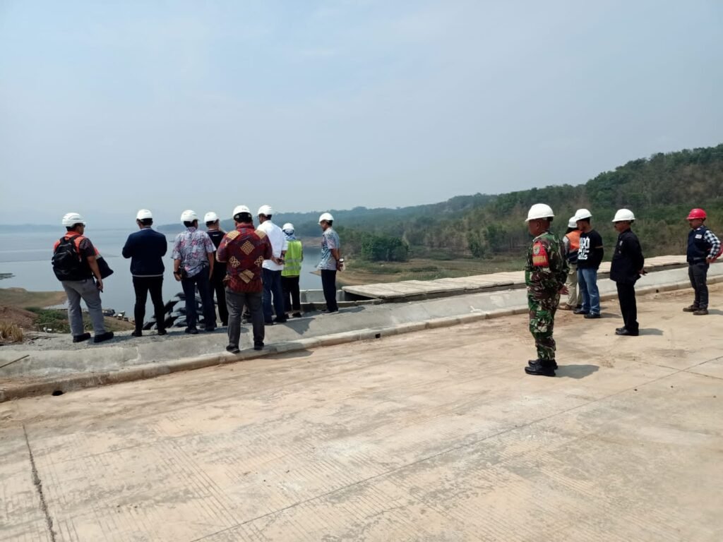 Pengamanan Kunjungan Deputi Kepresidenan dan Staf Mensesneg Ke Proyek PLTS Terapung