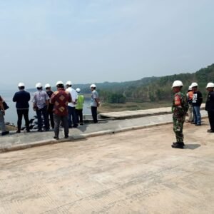 Pengamanan Kunjungan Deputi Kepresidenan dan Staf Mensesneg Ke Proyek PLTS Terapung