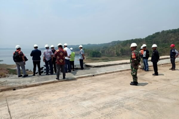 Pengamanan Kunjungan Deputi Kepresidenan dan Staf Mensesneg Ke Proyek PLTS Terapung