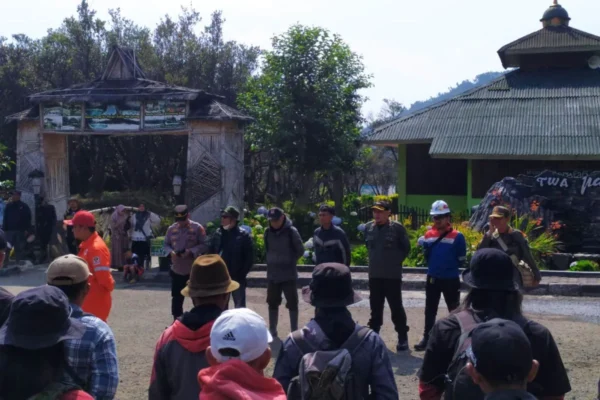 Dampak Kebakaran, Polisi Tutup Sementara Jalur Pendakian Gunung Papandayan