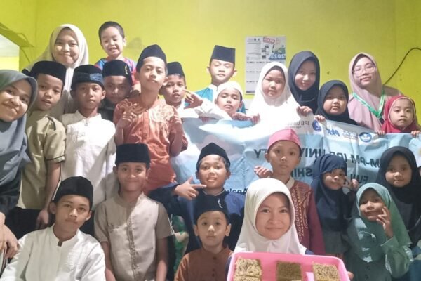 Pengembangan Keterampilan Bercocok Tanam Hidroponik Anak Panti Asuhan Rumah Harapan oleh TIM PKM-PM Fun Hiproship