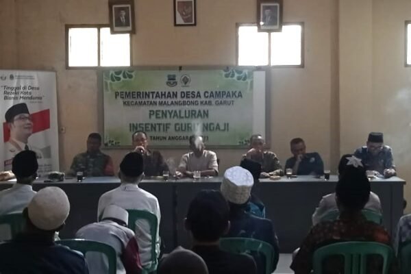 100 Warga Desa Campaka Terima Insentif Guru Ngaji Rp 600 Ribu