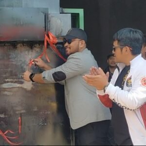 Indra Kristian Berikan Hadiah Mesin Pencacah Sampah "Raksasa" Untuk Warga Pasar Wisata Samarang