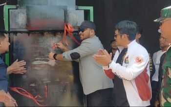 Indra Kristian Berikan Hadiah Mesin Pencacah Sampah "Raksasa" Untuk Warga Pasar Wisata Samarang