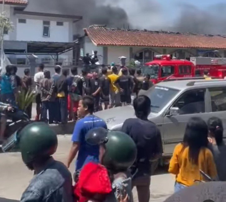 RSUD dr Slamet Garut Terbakar Hebat, warga antusias menyaksikan