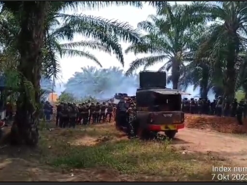Bentrok Polisi dan Warga Pecah di Kebun Sawit Seruyan, Satu Orang Tewas Diduga Tertembak