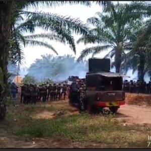 Bentrok Polisi dan Warga Pecah di Kebun Sawit Seruyan, Satu Orang Tewas Diduga Tertembak