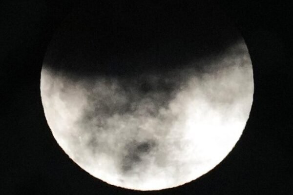Besok, Gerhana Bulan Bakal Terjadi di Indonesia, Lihat Jam dan Jadwalnya Disini…
