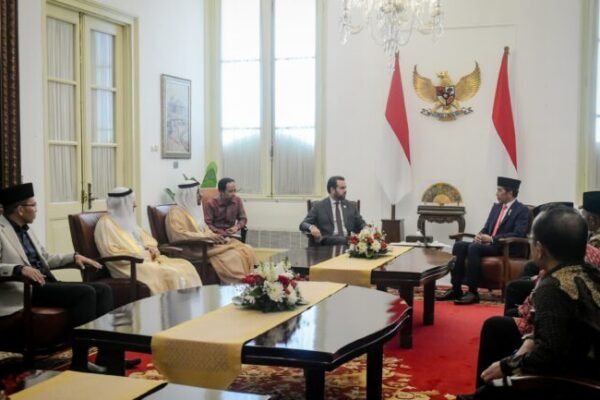 Presiden Jokowi Terima Majelis Hukama Muslimin di Istana Merdeka