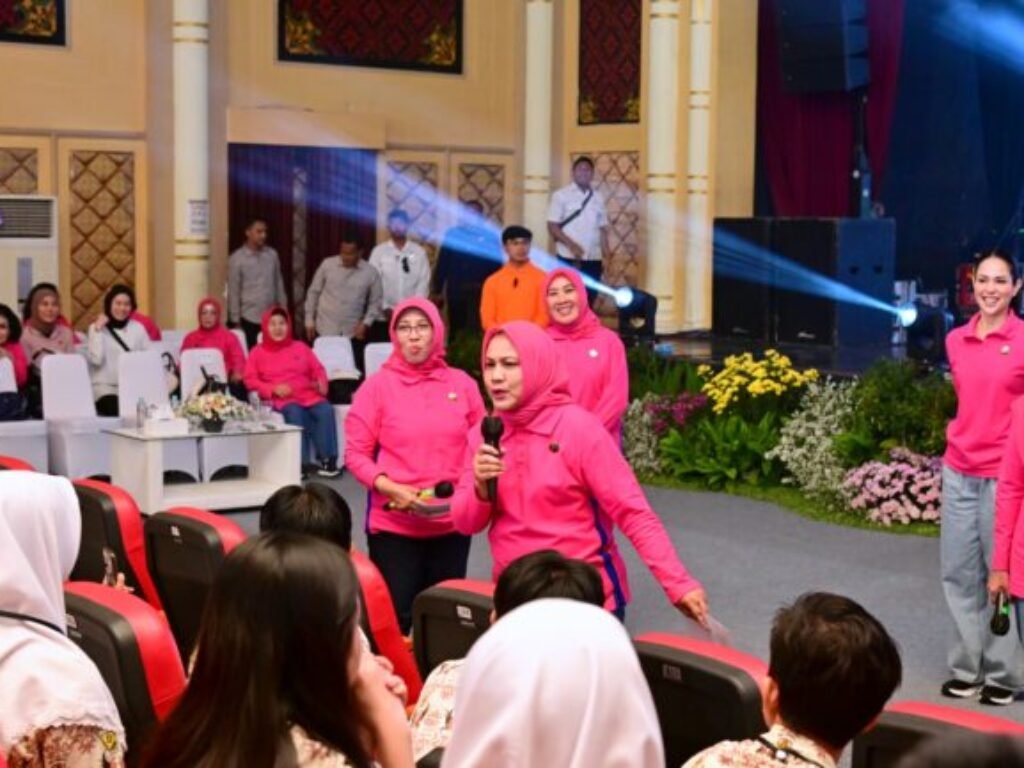 Bersama OASE KIM, Ibu Iriana Sosialisasi Anti Narkoba dan Literasi Digital kepada Pelajar