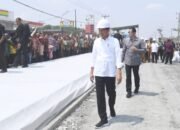 Presiden Jokowi Tinjau Proyek Rekonstruksi Jalan Rusak di Lampung Tengah