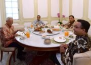 Bareng Tiga Capres, Presiden Jokowi Makan Siang di Istana Merdeka
