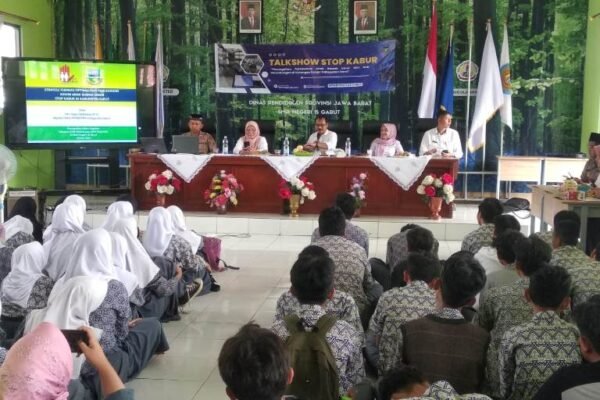 Cegah Perkawinan Anak dan Anti Perundungan, DPPKBPPPA Garut Gelar Talkshow Berikan Pemahaman Kepada Pelajar
