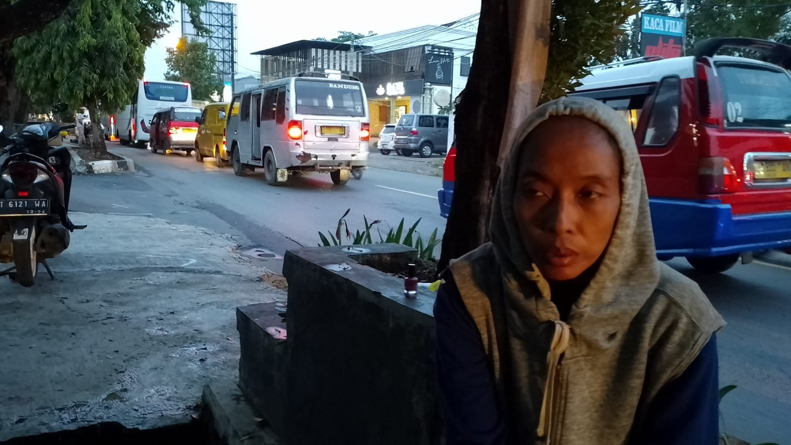 Tengoklah! Seorang Wanita Muda Hidup Dipinggiran Jalan di Purwakarta 2