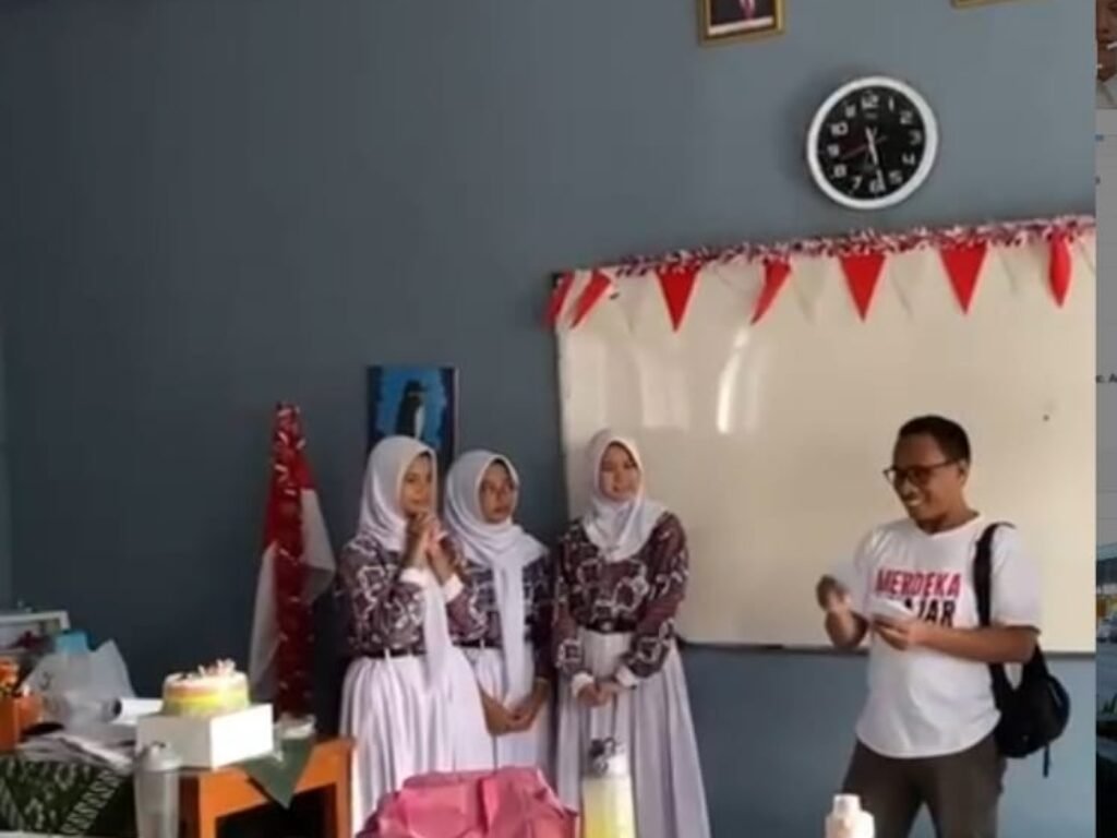 Kepala Dinas Pendidikan Purwakarta Hadiri Ultah Salahsatu Murid di Sekolah, Timbulkan Cemburu!