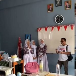 Kepala Dinas Pendidikan Purwakarta Hadiri Ultah Salahsatu Murid di Sekolah, Timbulkan Cemburu! 1
