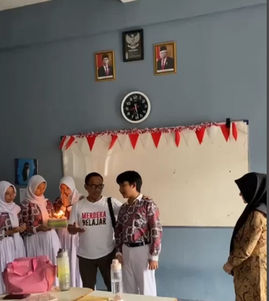Kepala Dinas Pendidikan Purwakarta Hadiri Ultah Salahsatu Murid di Sekolah, Timbulkan Cemburu! 2