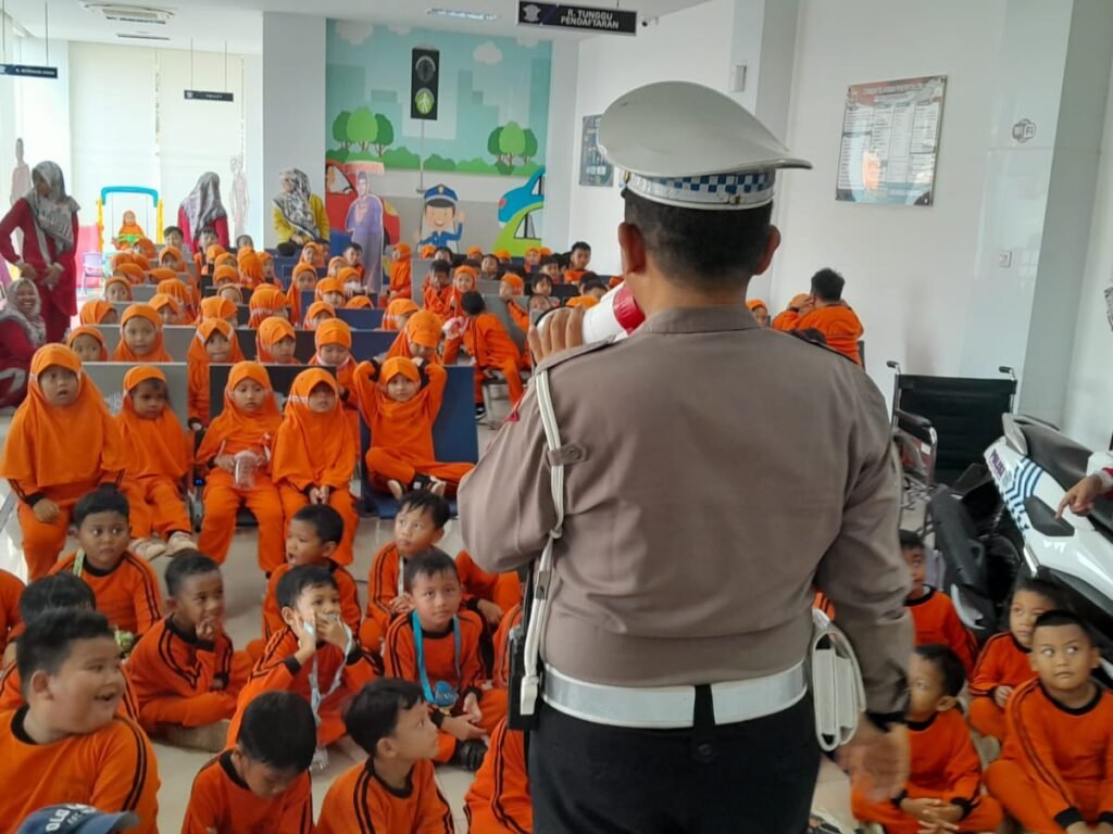 Polisi Sahabat Anak, Polres Purwakarta Kunjungi TK Al-Muhajirin