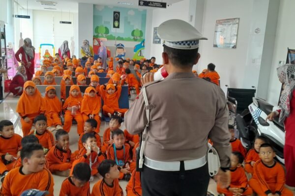 Polisi Sahabat Anak, Polres Purwakarta Kunjungi TK Al-Muhajirin