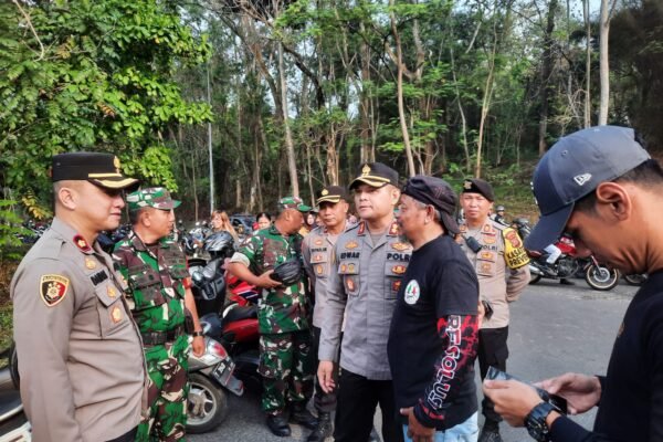 Polres Purwakarta Bersama TNI Kawal Aksi Buruh