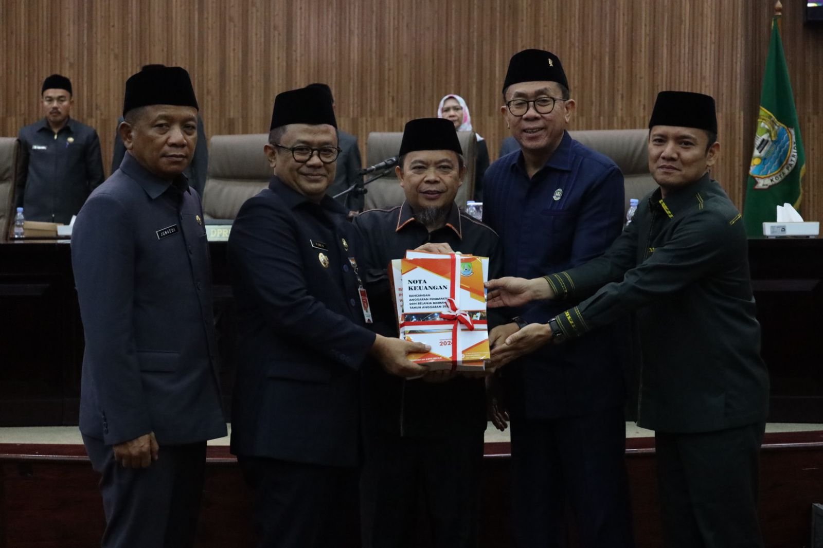 Pendapatan Daerah Kota Bekasi Tahun Anggaran 2024 Diproyeksikan Sebesar Rp 6,166 Triliun. Ketua DPRD Kota Bekasi Tekankan Netralitas ASN Hadapi Pemilu 2024