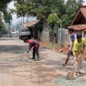 Diduga Tak Bertanggungjawab Atas Kerusakan Jalan, Warga Cikaobandung Kecam PT Cinohidro
