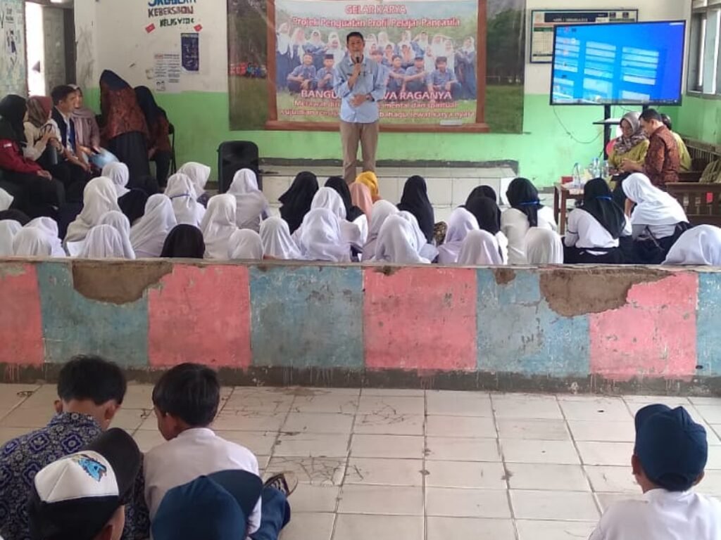 300 Siswa SMP 2 Tarogong Kaler Kampanye Stop Bullying