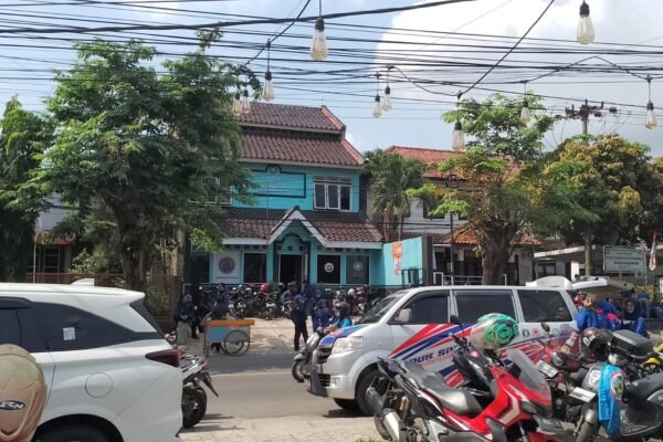 Ratusan Personel Polres Purwakarta Amankan Aksi Buruh Dibeberapa Titik Keramaian Hingga Perbatasan Bandung