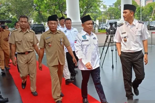 Bahas Revisi UU Desa, Sejumlah Perwakilan Kepala Desa Temui Jokowi di Istana