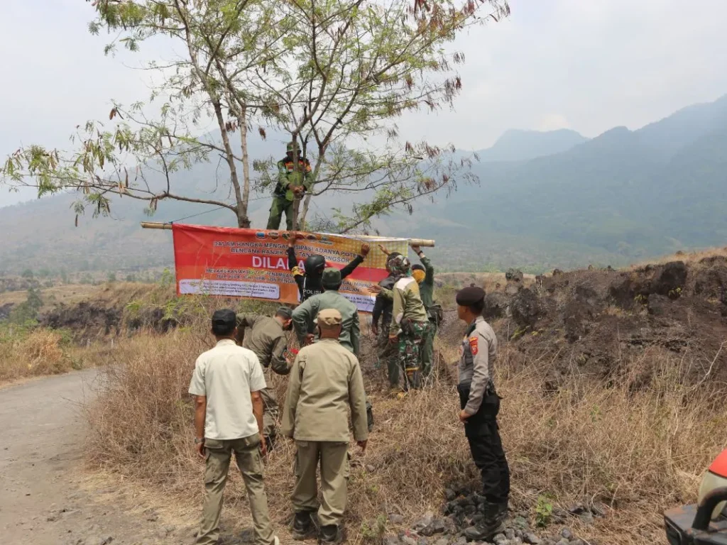 BKSDA Garut Sebar Spanduk Larang Penambangan Ilegal di Gunung Guntur