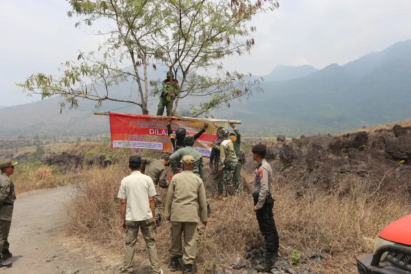 BKSDA Garut Sebar Spanduk Larang Penambangan Ilegal di Gunung Guntur