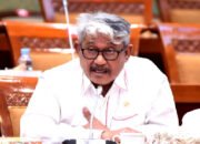 Hari Guru Nasional, Komisi X DPR: Mengabdi Puluhan Tahun, Gaji Masih 300 Ribu per Bulan?