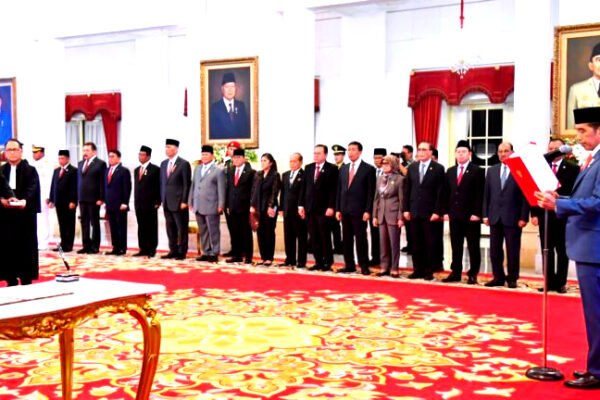 Maruli Simanjuntak Dilantik Presiden Sebagai KSAD di Istana Negara