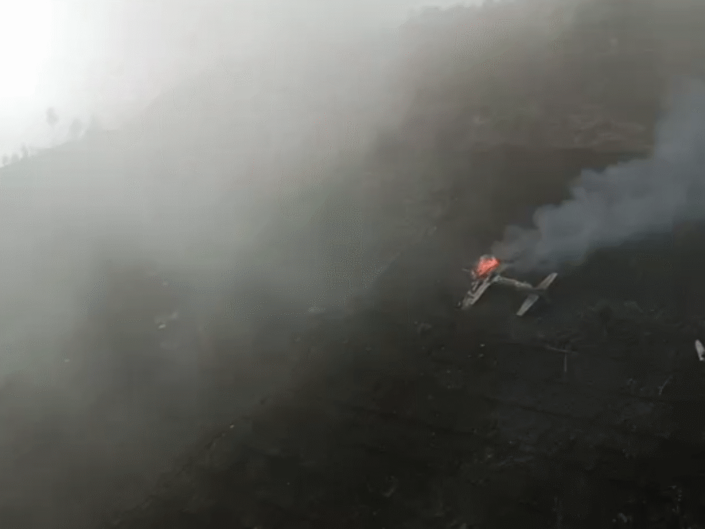 Detik-detik Pesawat Tempur Taktis Milik TNI AU Jatuh di Pasuruan