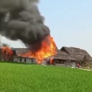 RM Saung Kabogoh Karawang Dilalap Si Jago Merah, Diduga karena Korsleting