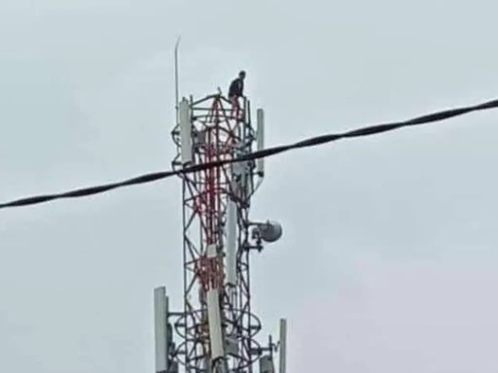 Viral! Diduga Depresi, Seorang Pemuda di Kabupaten Bandung Nekat Lompat dari Tower 40 Meter