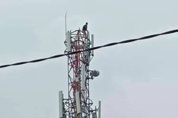 Viral! Diduga Depresi, Seorang Pemuda di Kabupaten Bandung Nekat Lompat dari Tower 40 Meter