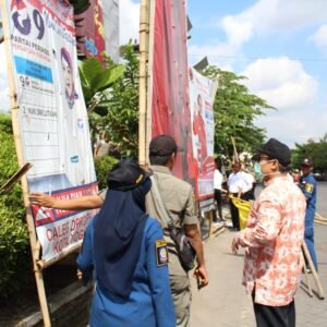 Seribu Pelanggaran APK Caleg dan Parpol di 26 Kecamatan di Sumedang