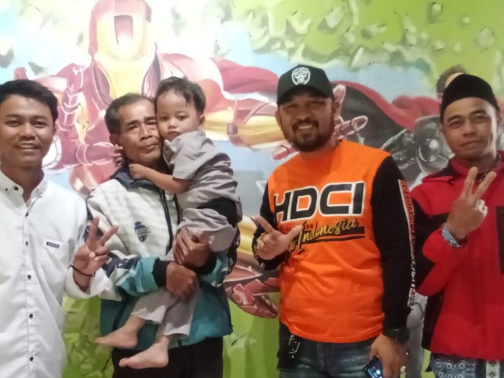 Setelah Menghibahkan Mesin Pencacah Sampah Raksasa, Pengusaha Ini Bantu Sunatan Masyarakat