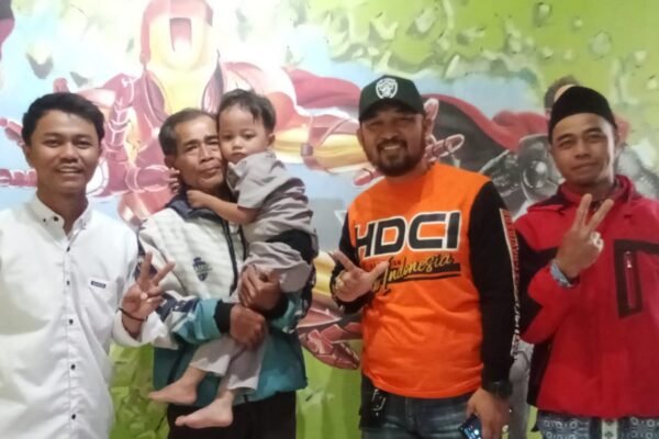 Setelah Menghibahkan Mesin Pencacah Sampah Raksasa, Pengusaha Ini Bantu Sunatan Masyarakat