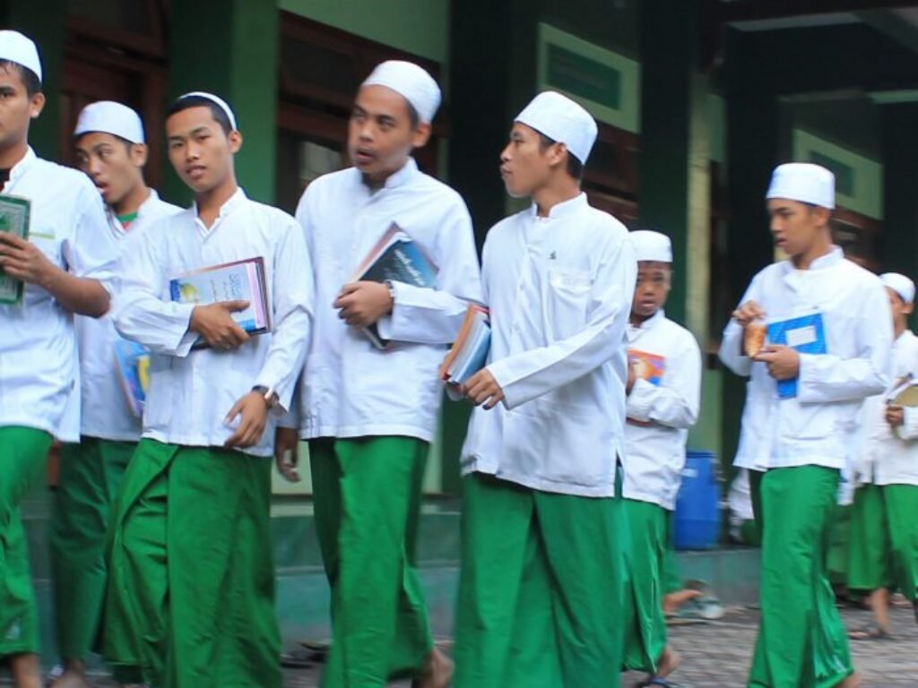 Lulusan Pondok Pesantren Bakal Menyandang Gelar Akademik Setingkat S1
